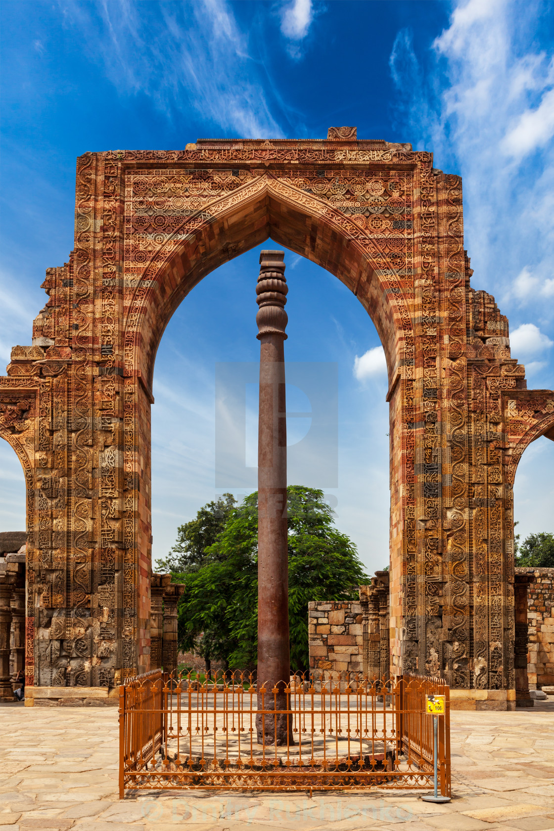 Кутб Минар железная колонна